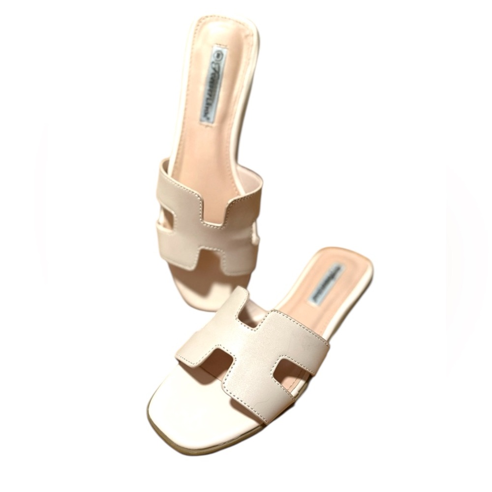 Forever Link Cream H-Cutout Slide Sandals | Size 8 - Picture 4 of 6